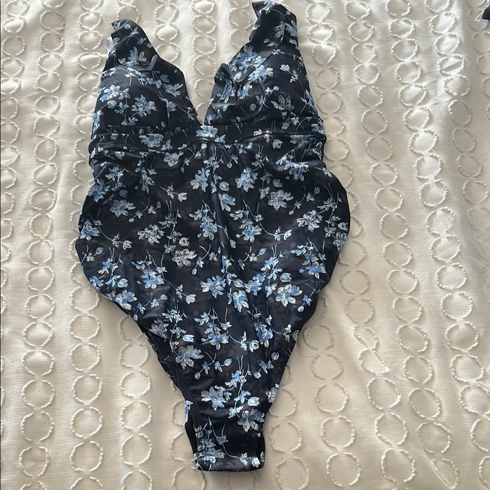 A Pea In The Pod Maternity Blue Floral Ruffle One Piece Swimsuit SZ Small